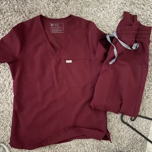 FIGS BURGUNDY SCRUBS SET - SMALL